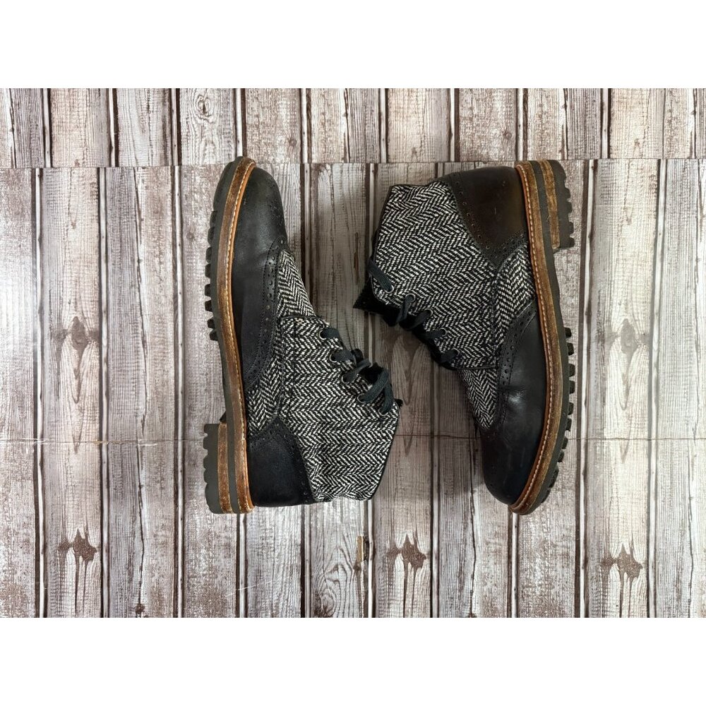 DSQUARED2 herringbone Wingtip Leahter boots size 43 US 10 color black / white It